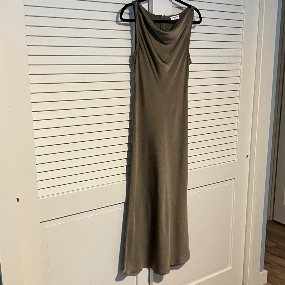 Elegant Sleeveless Bronze Dress